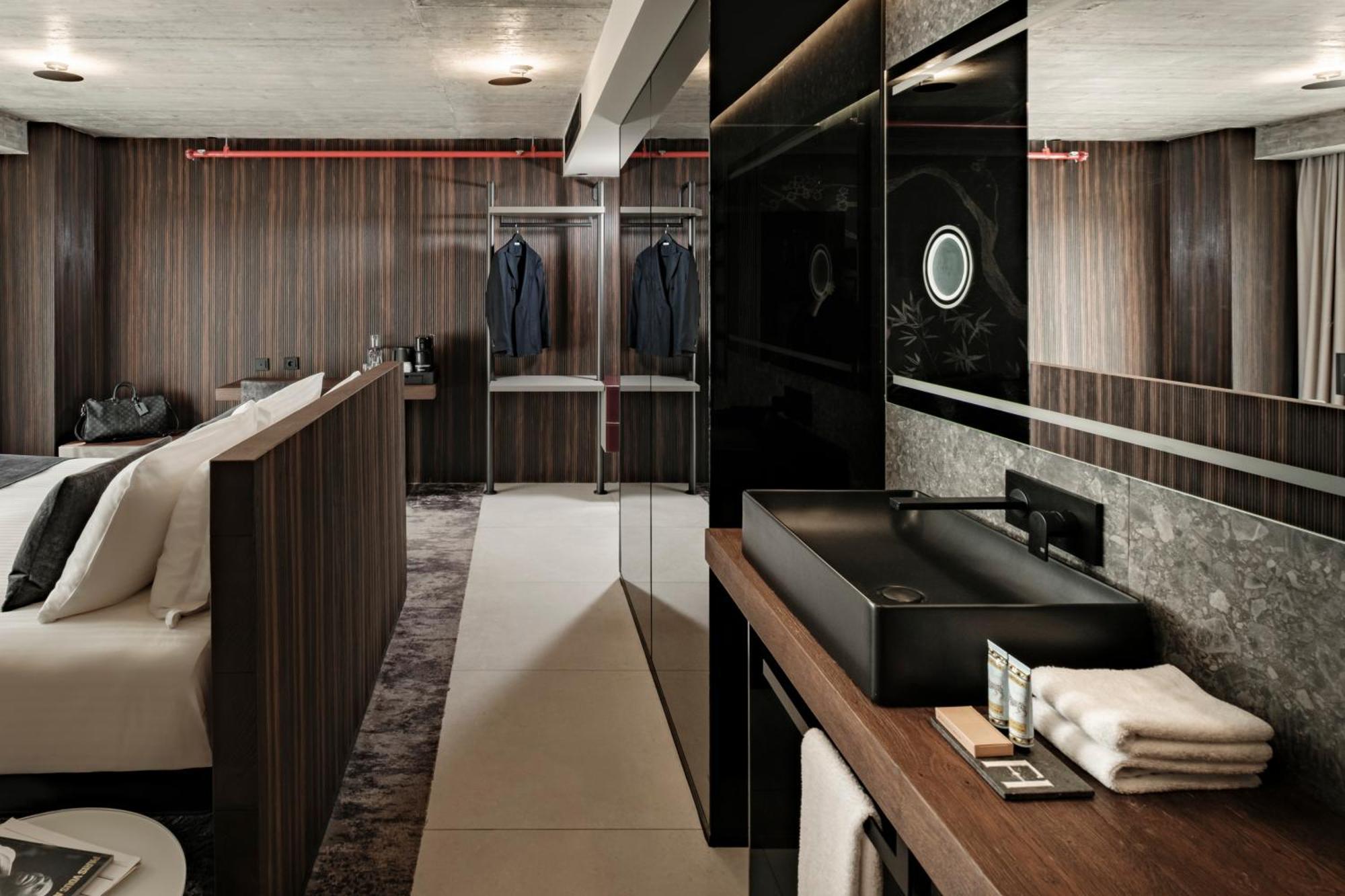 Fitch 4*